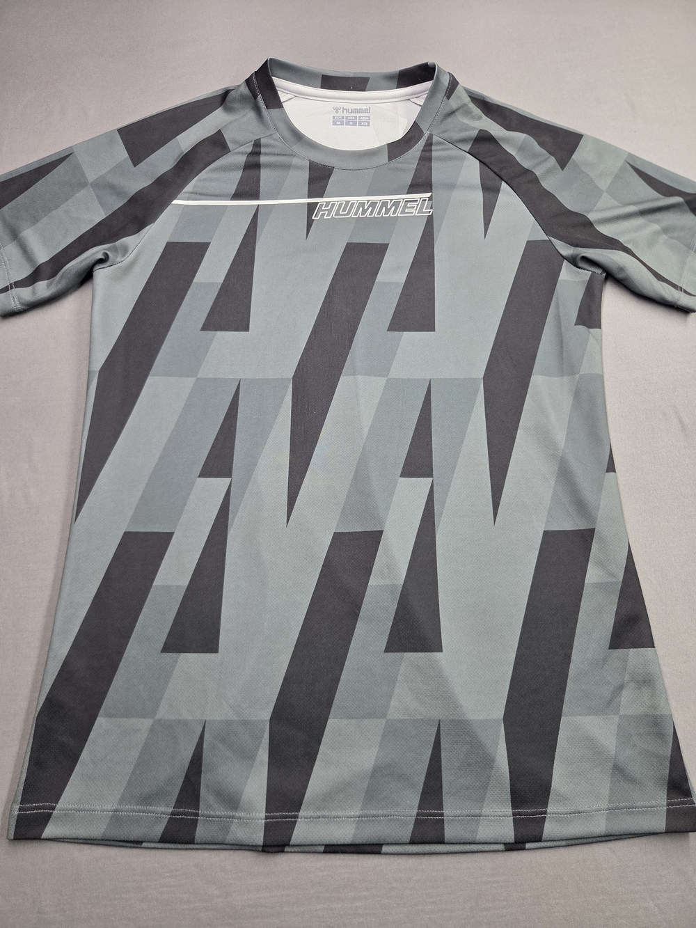Hummel Grey Black Geometric Graphic Training Jersey Shirt Men's Size Small